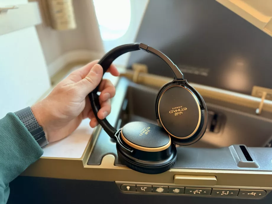 İş seyahatindeki yolcular için Etihad telefonları