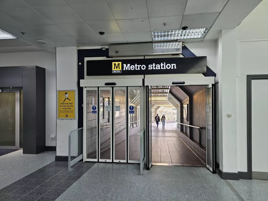 Metro istasyonunun girişi