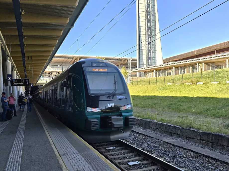 Havaalanında VY treni