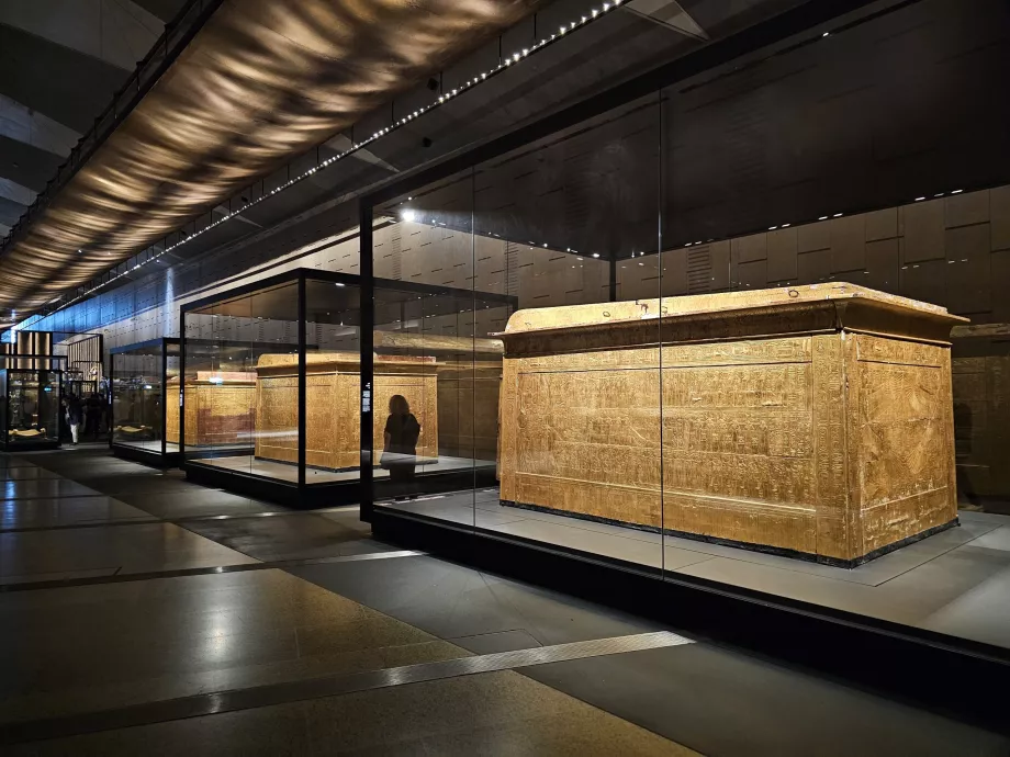 Ana galerilerdeki mezarlar