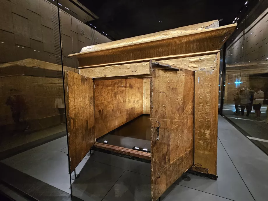 Ana galerilerdeki mezarlar