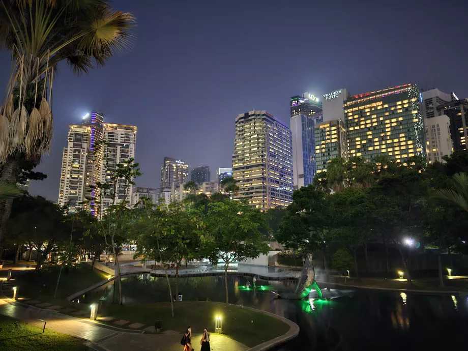 KLCC Park gece boyunca