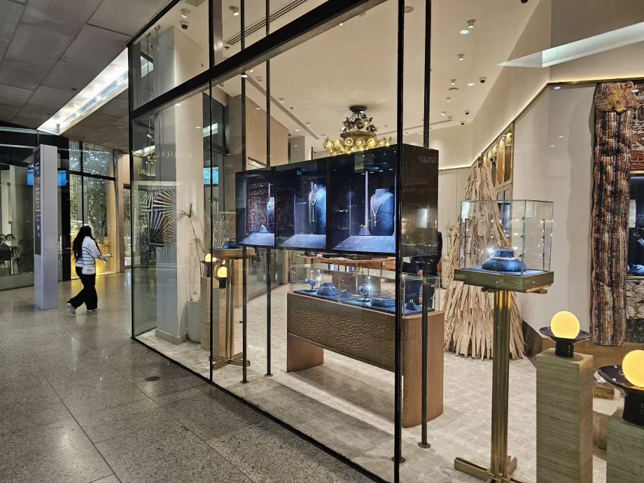 Müze içindeki dükkanlar