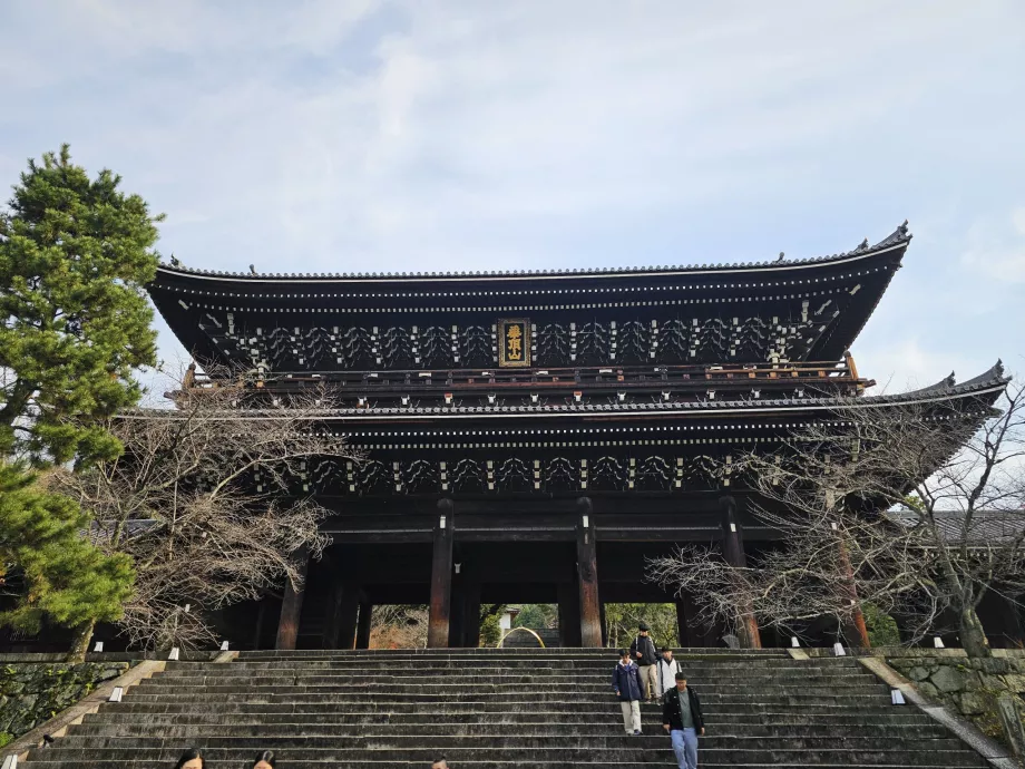 Chion-in Tapınağı, ana kapı