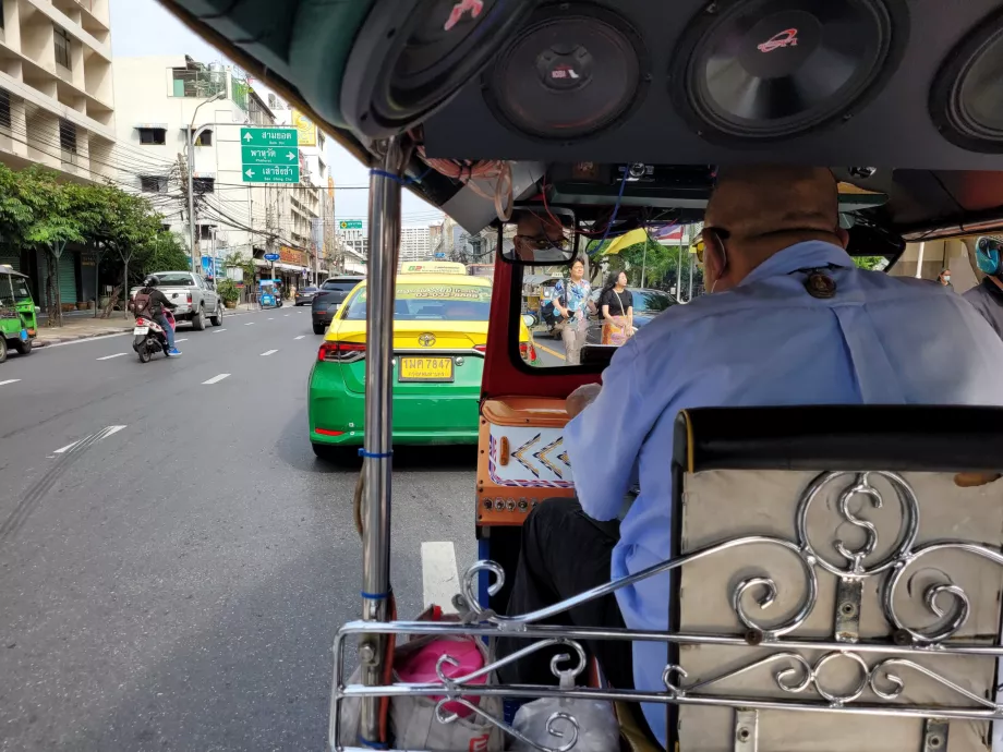 Tuk-tuk'a binin