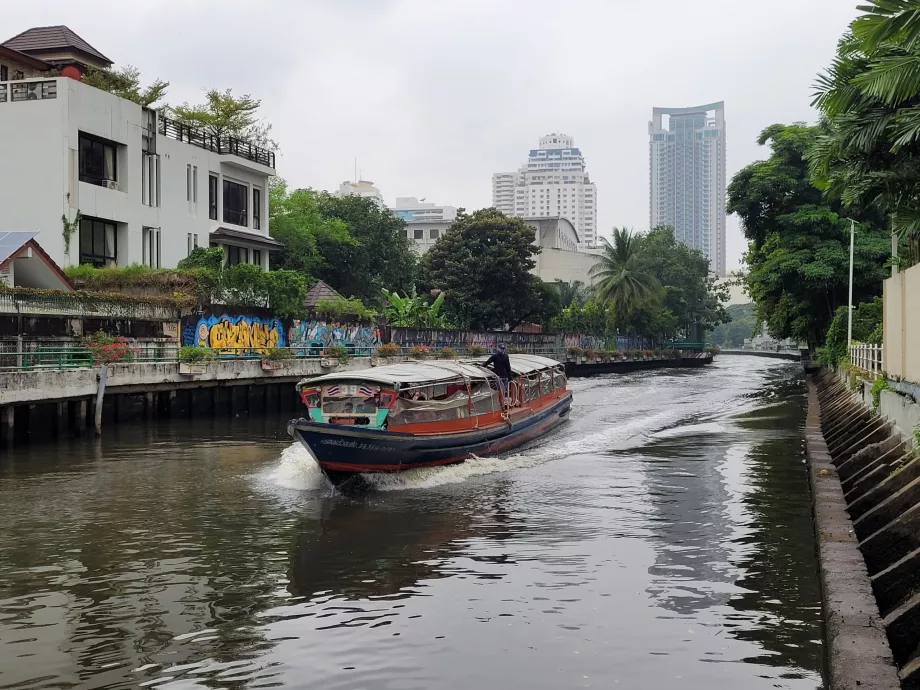 Khlong Teknesi