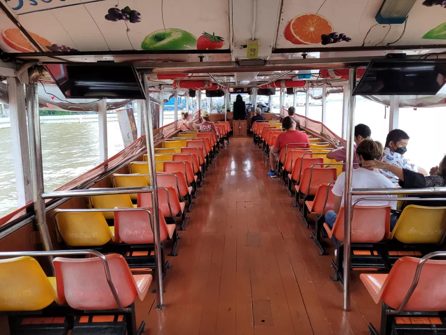 Chao Phraya Ekspres Teknesinin İçi
