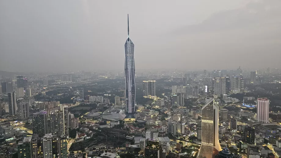 Menara Kulesi'nden Merdeka 118 gökdeleninin görünümü