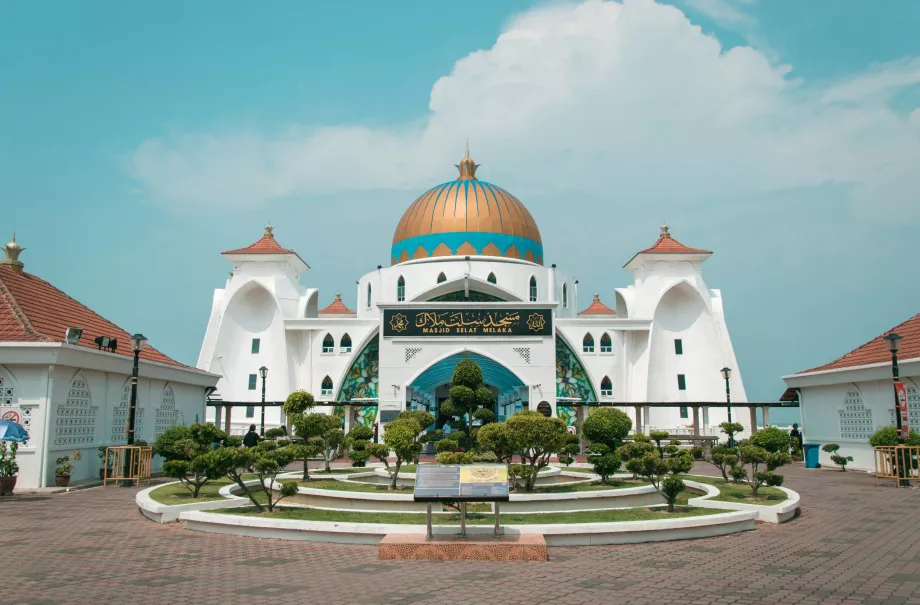 Selat Melaka Camii