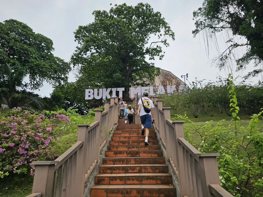 Bukit Melaka, ana merdiven
