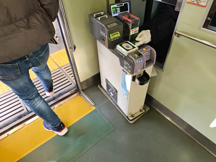 Tramvaydan inerken tramvay ücretinin ödenmesi