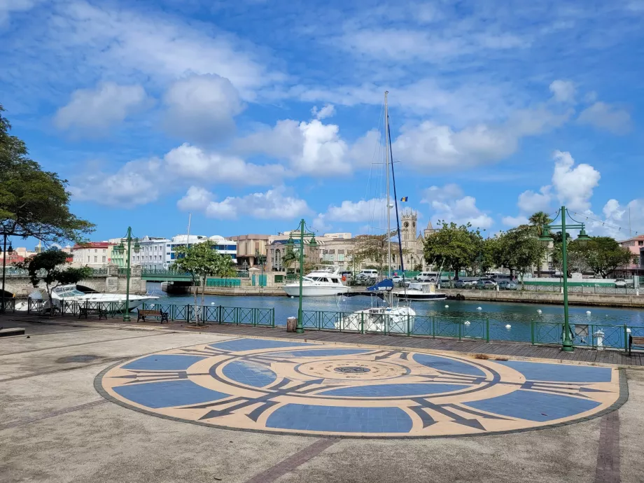 Bağımsızlık Meydanı