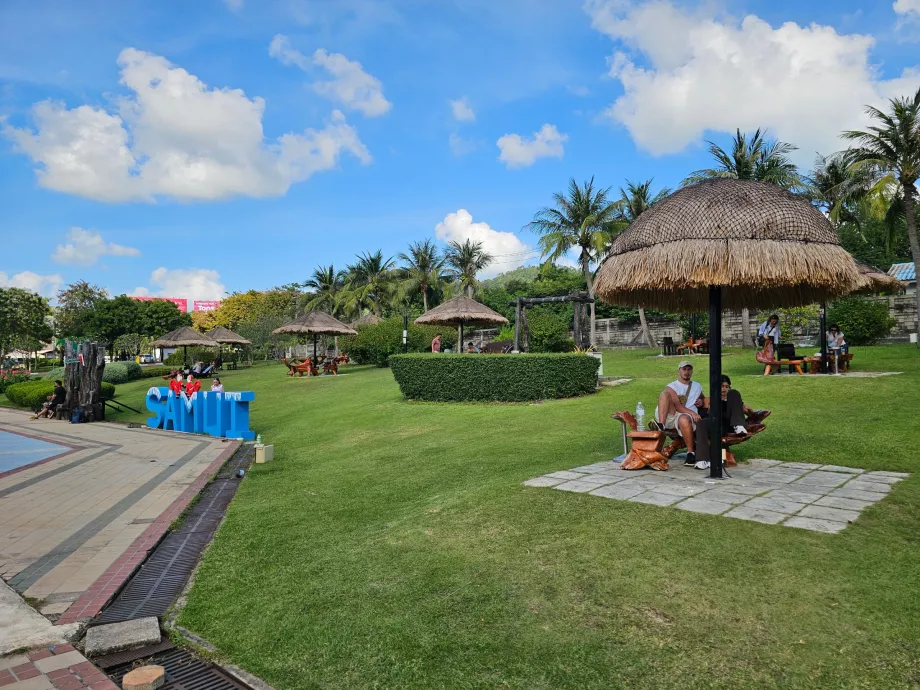 Havaalanı önündeki çardaklar, halka açık kısım