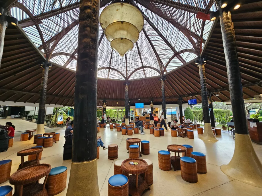 Uluslararası bölümdeki kalkış kapısı alanı