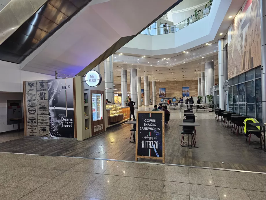 Terminal 3, Gelen Yolcular bölümünün ortak alanındaki kafe