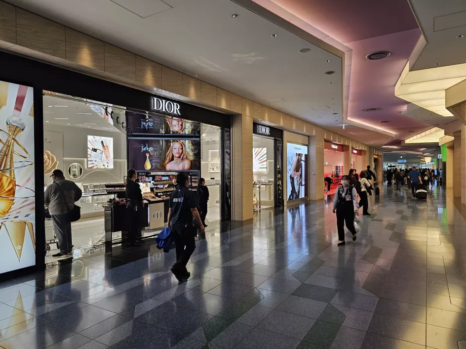 Terminal 3'ün transit bölgesindeki mağazalar