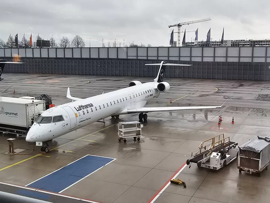 Münih'teki standda uçağım