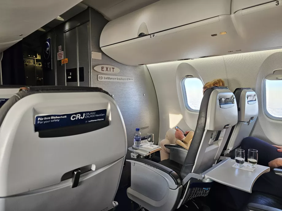 Bir iç hat uçuşu sırasında business class kabin