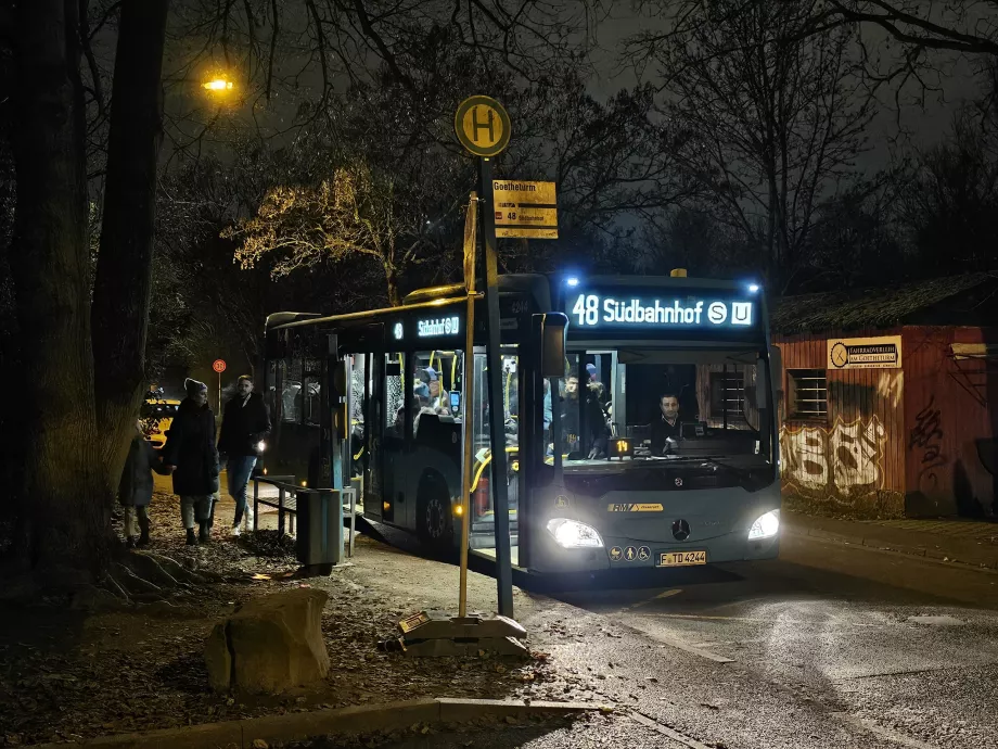 Goetheturm'da Otobüs