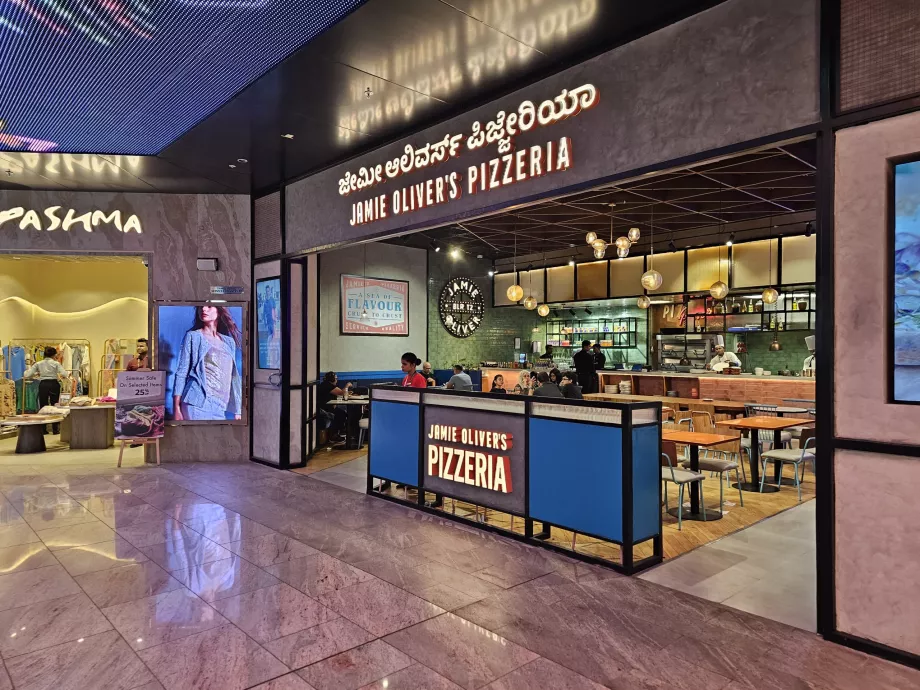 Jamie Oliver’s Pizzeria, Terminal 2, transit alanı