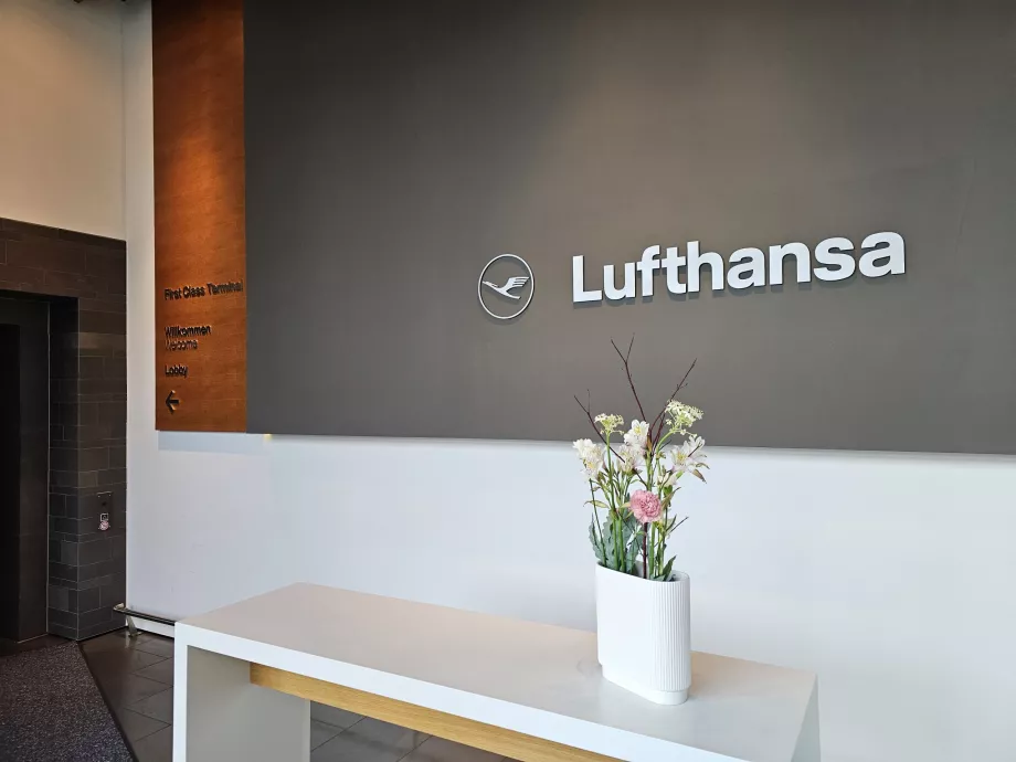 First Class Terminal Giriş Lobisi