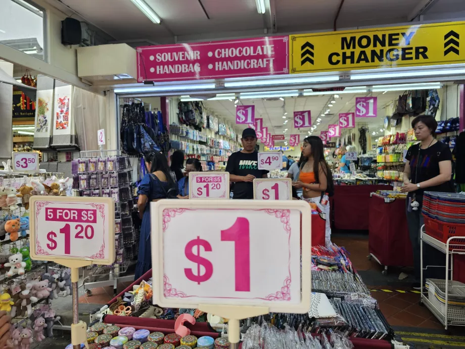 Çin Mahallesi, hediyelik eşya dükkanları