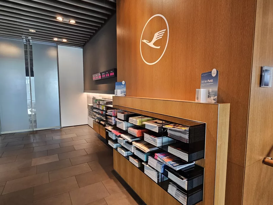 Salon girişinde Lufthansa logosu