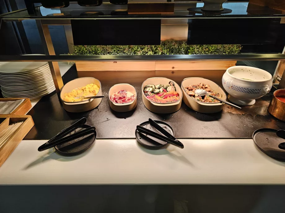 Açık büfe - sıcak kahvaltı teklifi