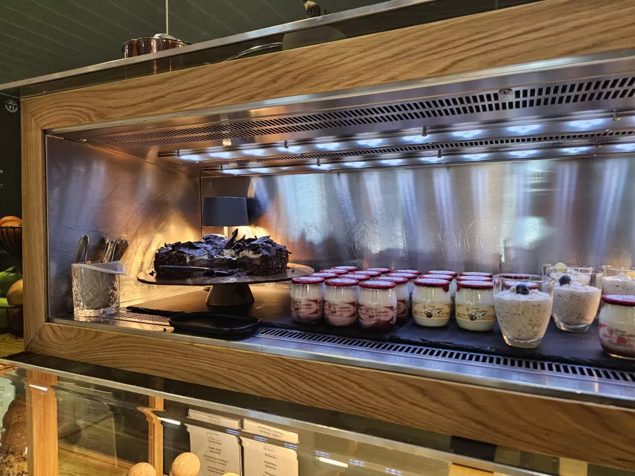 Büfe - yoğurt ve tahıl gevrekleri