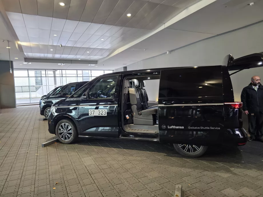 Uçağa limuzin transferi