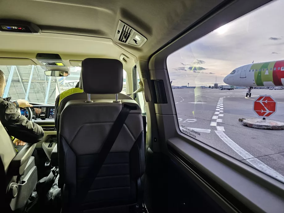 Uçağa limuzin transferi