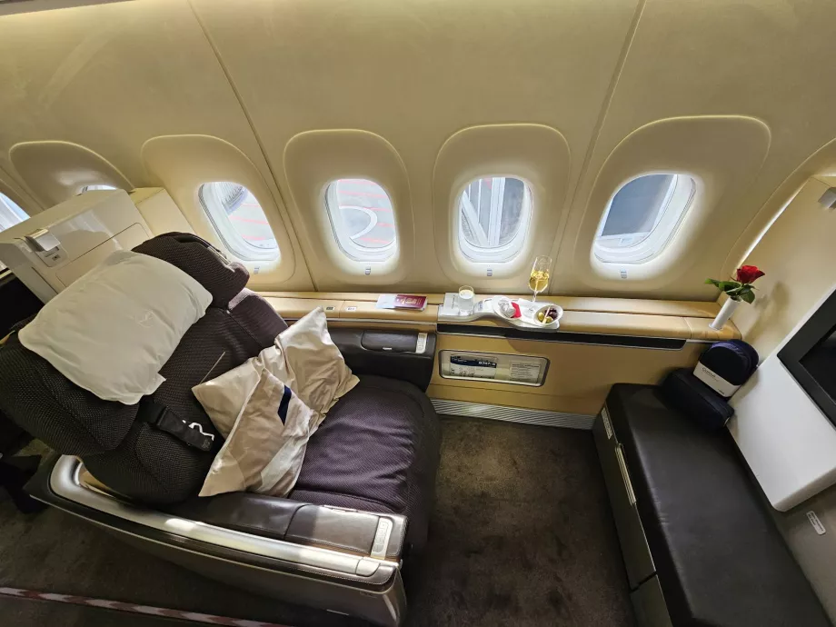 İki minderli birinci sınıf koltuk