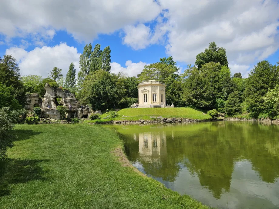Petit Trianon Bahçeleri