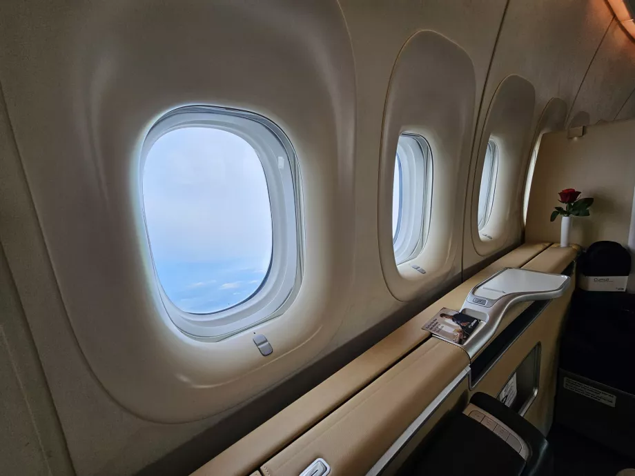 Pencereler ve saklama bölmeleri