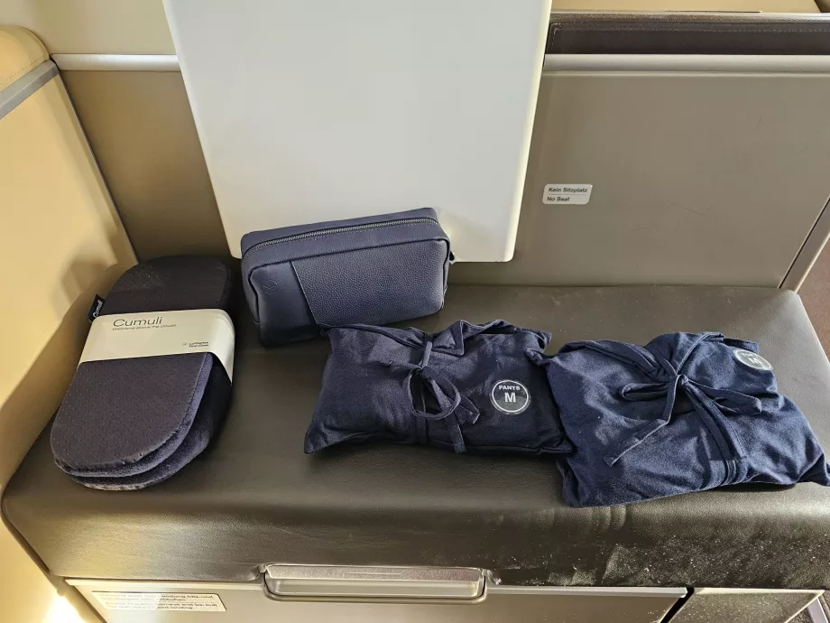 Amenity-kit, terlik ve pijama
