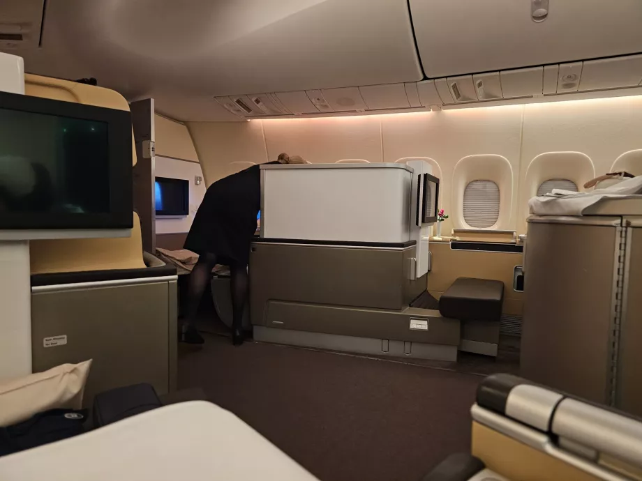 2A koltuğundan görülen birinci sınıf kabin