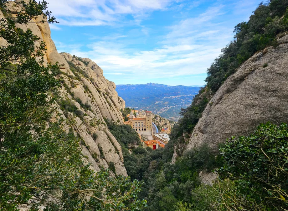 Montserrat Manastırı'nın görünümü