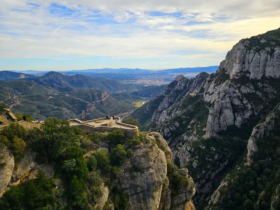 Montserrat Manastırı'ndan görünüm