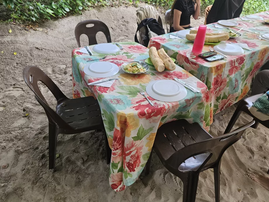 Yolculuk sırasında öğle yemeği