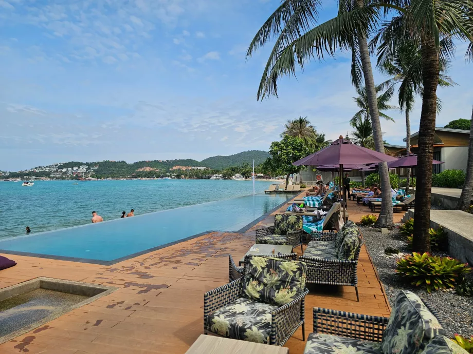 Bangrak Plajı'ndaki Tropicana Club