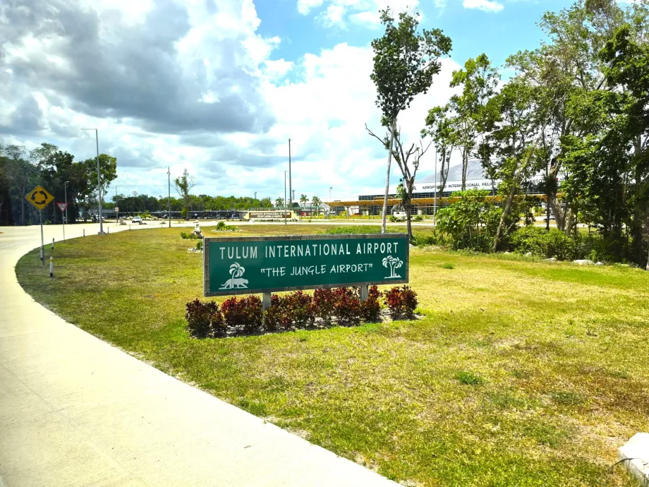 Tulum Havalimanı'nın girişi