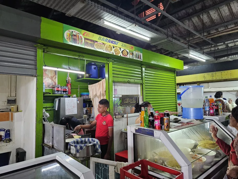 Central Flacq'ta pazar, yiyecek tezgahları