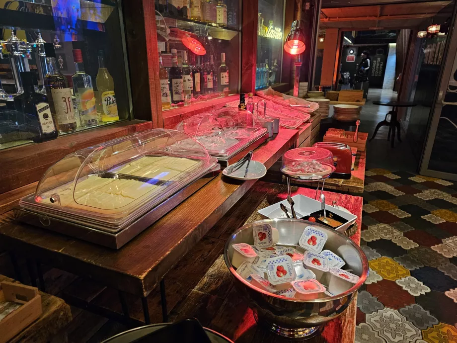 Generator Hotel'de Kahvaltı