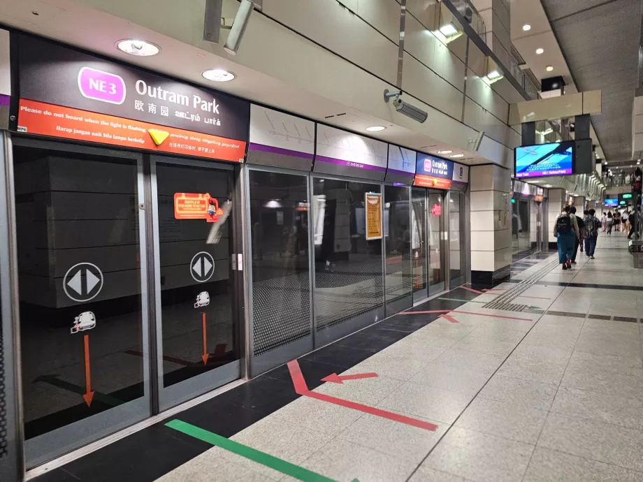 Metro istasyonundaki platform