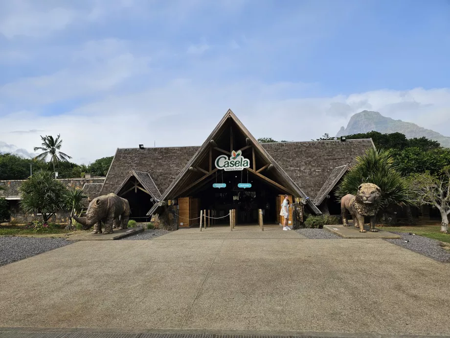 Casela Hayvanat Bahçesi
