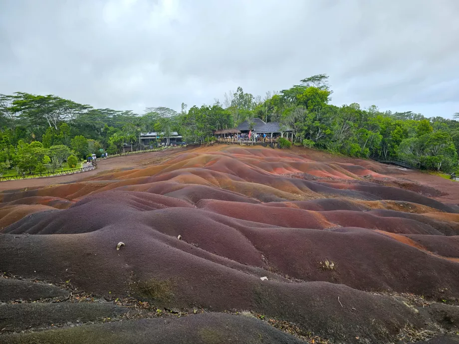 Kuzey Renkli Toprak, Chamarel