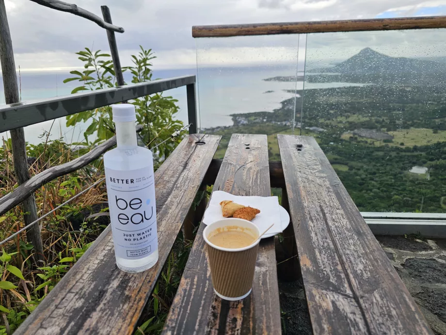 Abanoz Ormanı'nda İkramlar