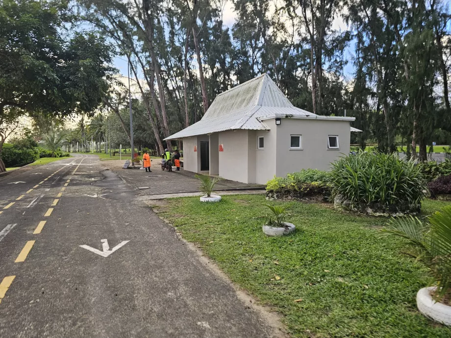 Plajlarda umumi tuvaletler