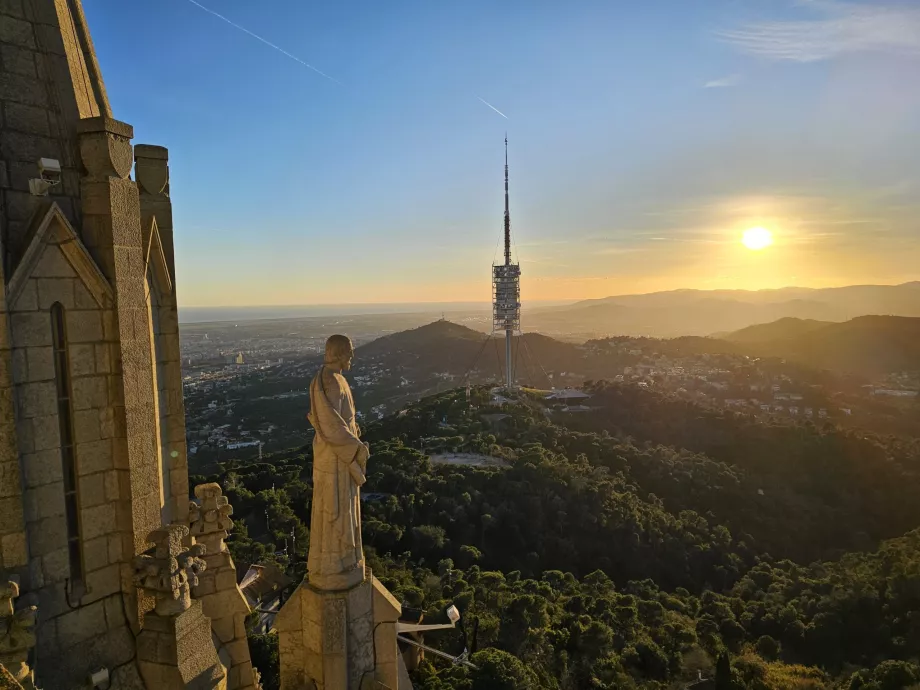 Tibidabo Tapınağı'nın terasından görünüm