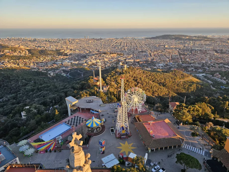 Tibidabo Tapınağı'nın terasından görünüm